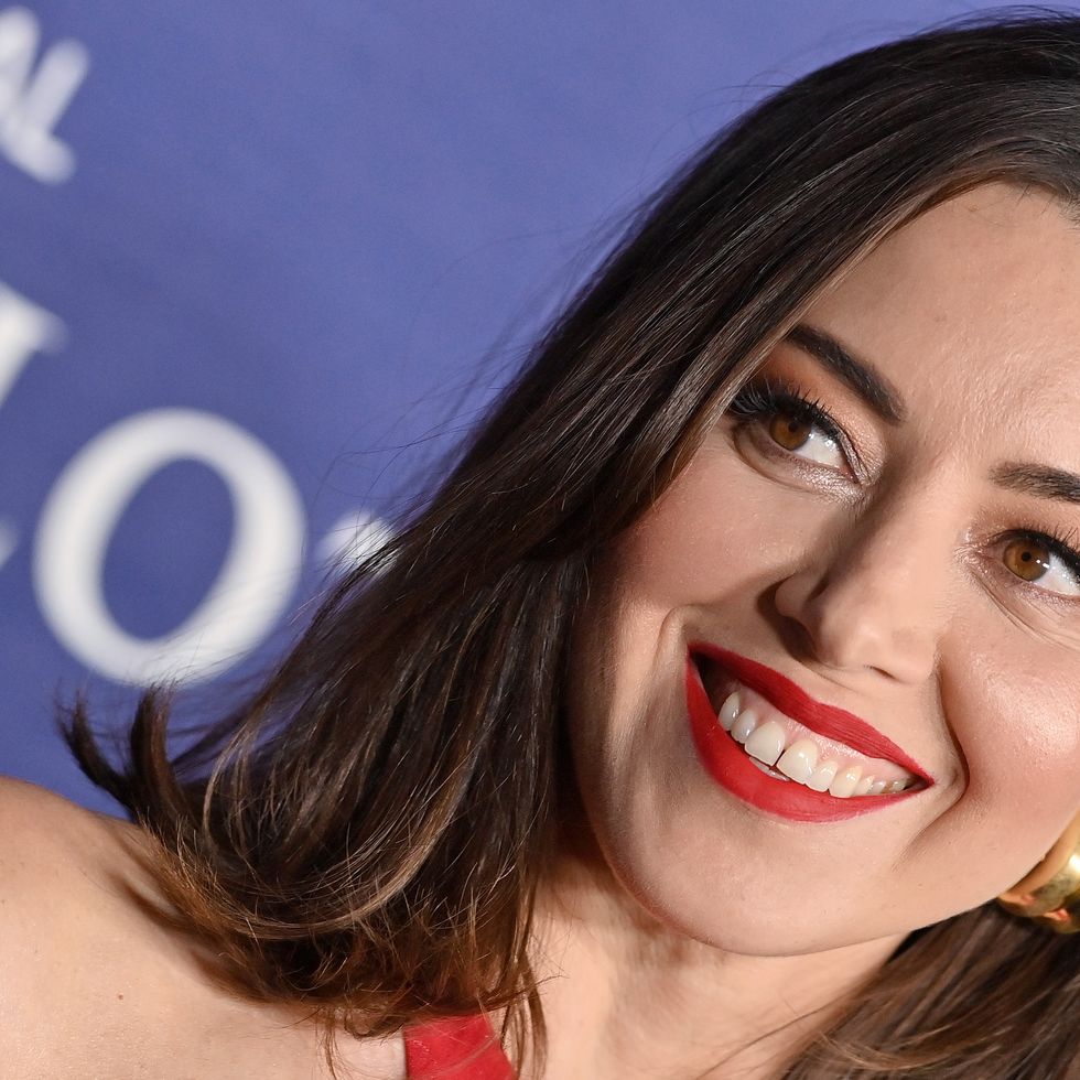Aubrey Plaza's SAG Appearance Raises Eyebrows After 'White Lotus' Win
