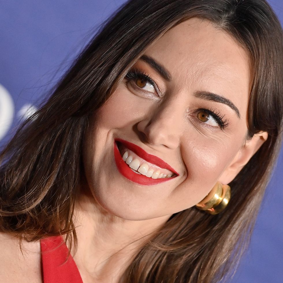 aubrey plaza attends the los angeles season 2 premiere of hbo original series the white lotus