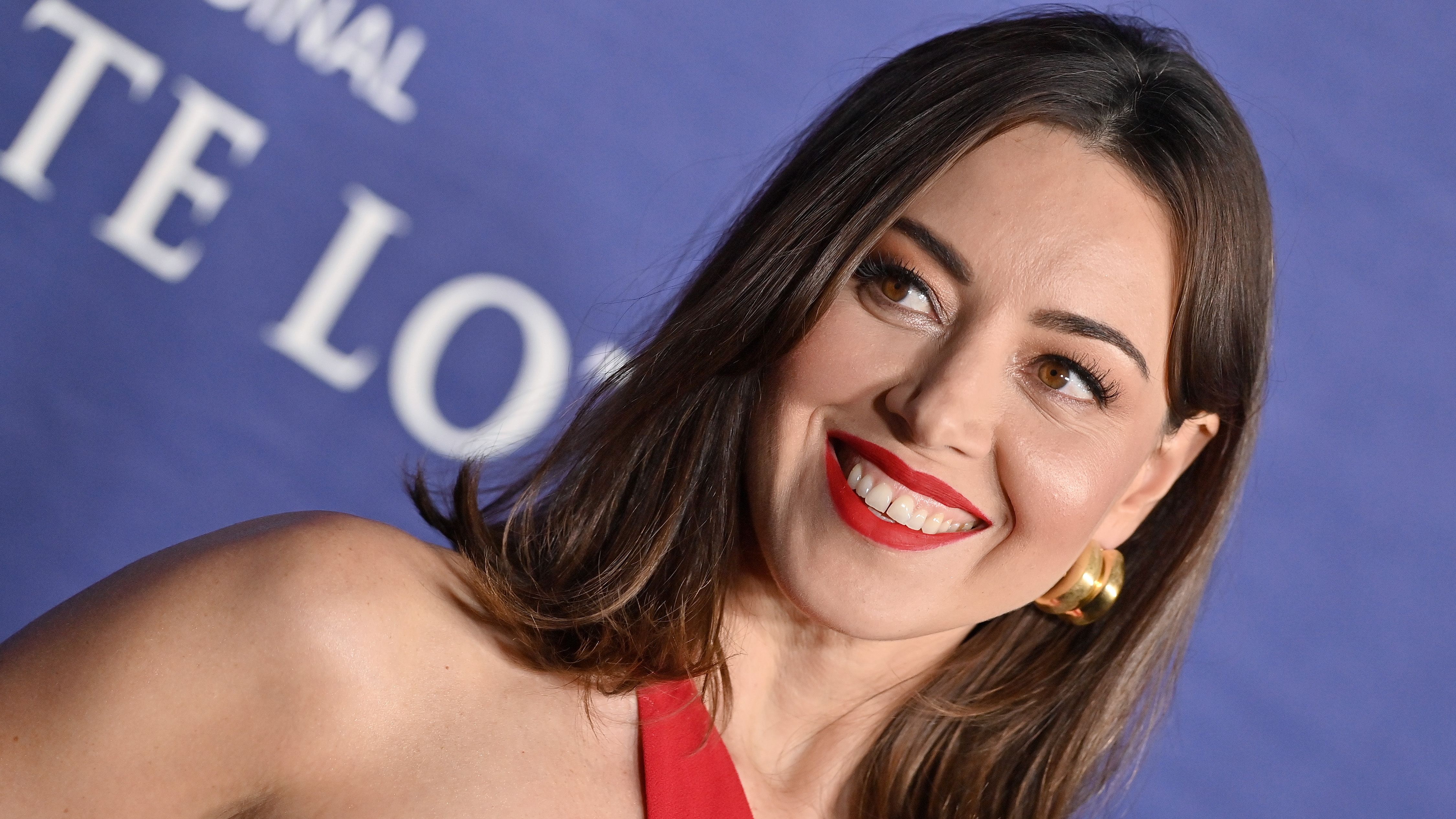See 'White Lotus' Star Aubrey Plaza's Eye-Catching Outfit That Set the Red  Carpet on Fire