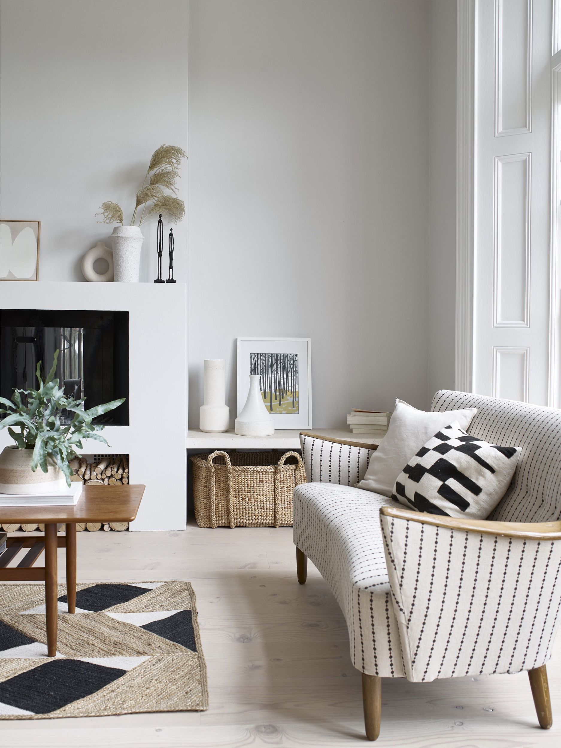 How to brighten a dark room with white and off-white paint