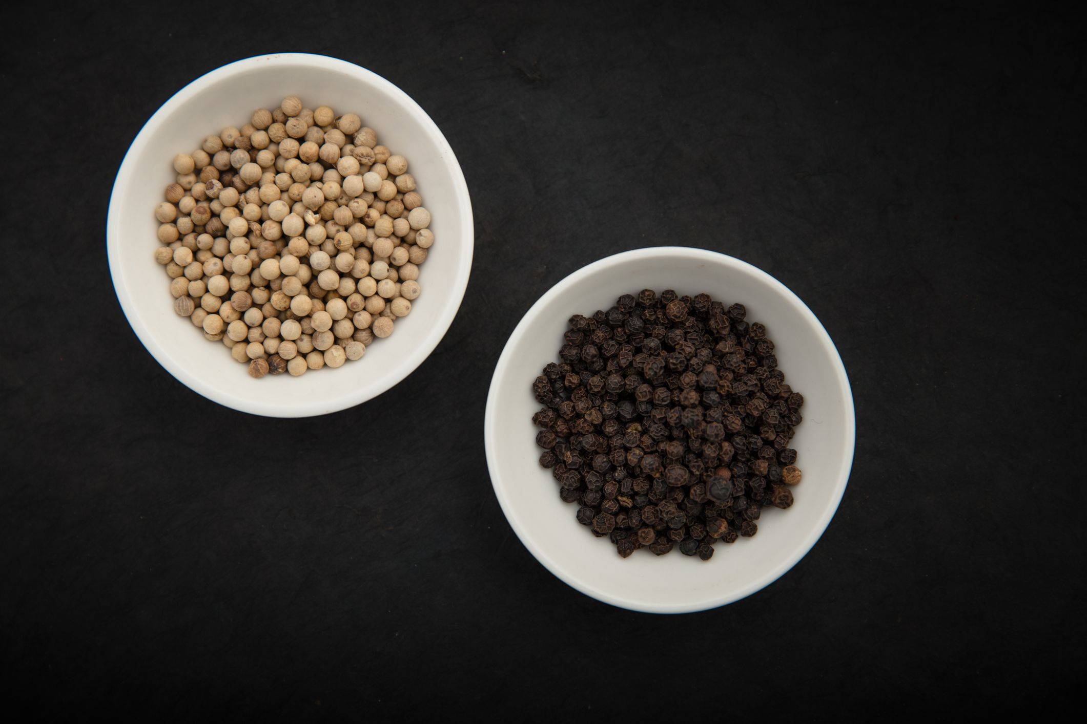 White Pepper vs Black Pepper — Differences Between White and Black Pepper