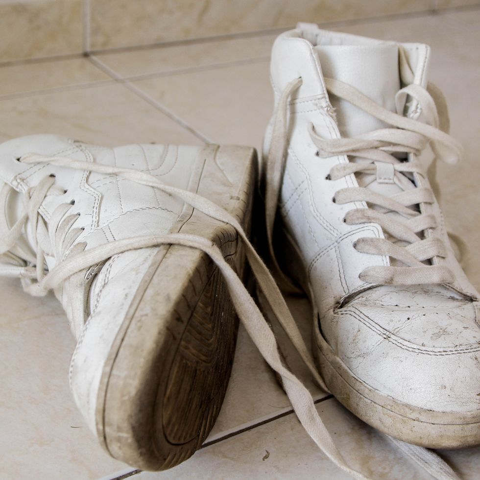 how to clean white shoes