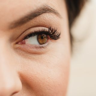 white young woman with eyelash extensions