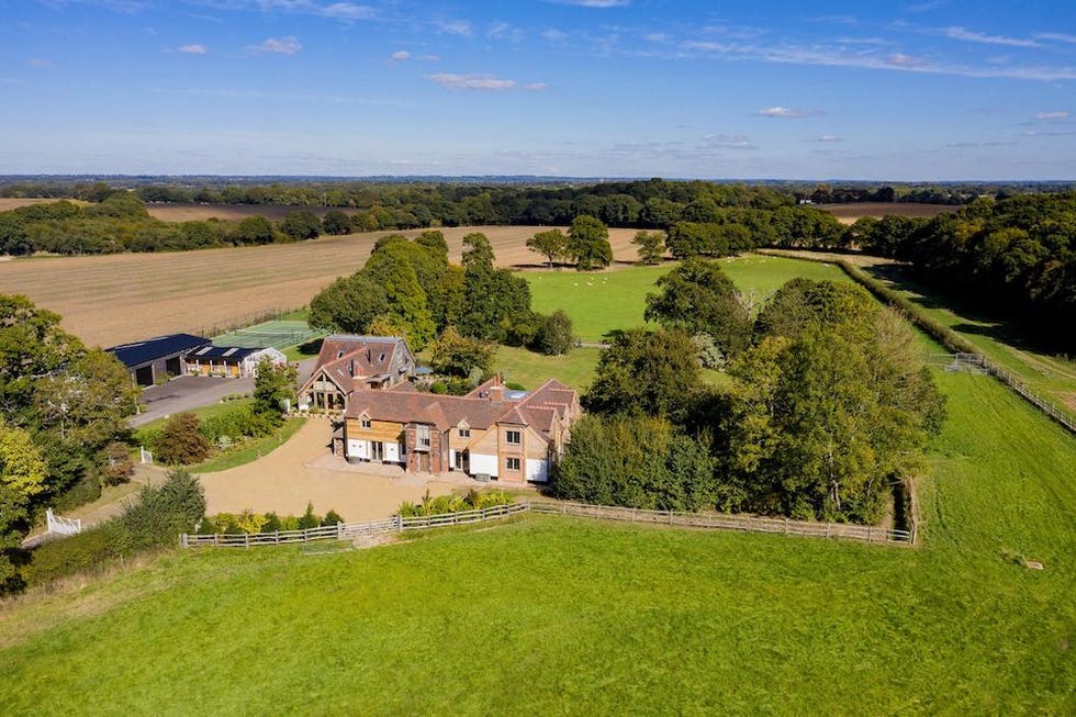 Bargain Hunt Presenter Tim Wonnacott Is Selling His Sussex Home For £2. ...