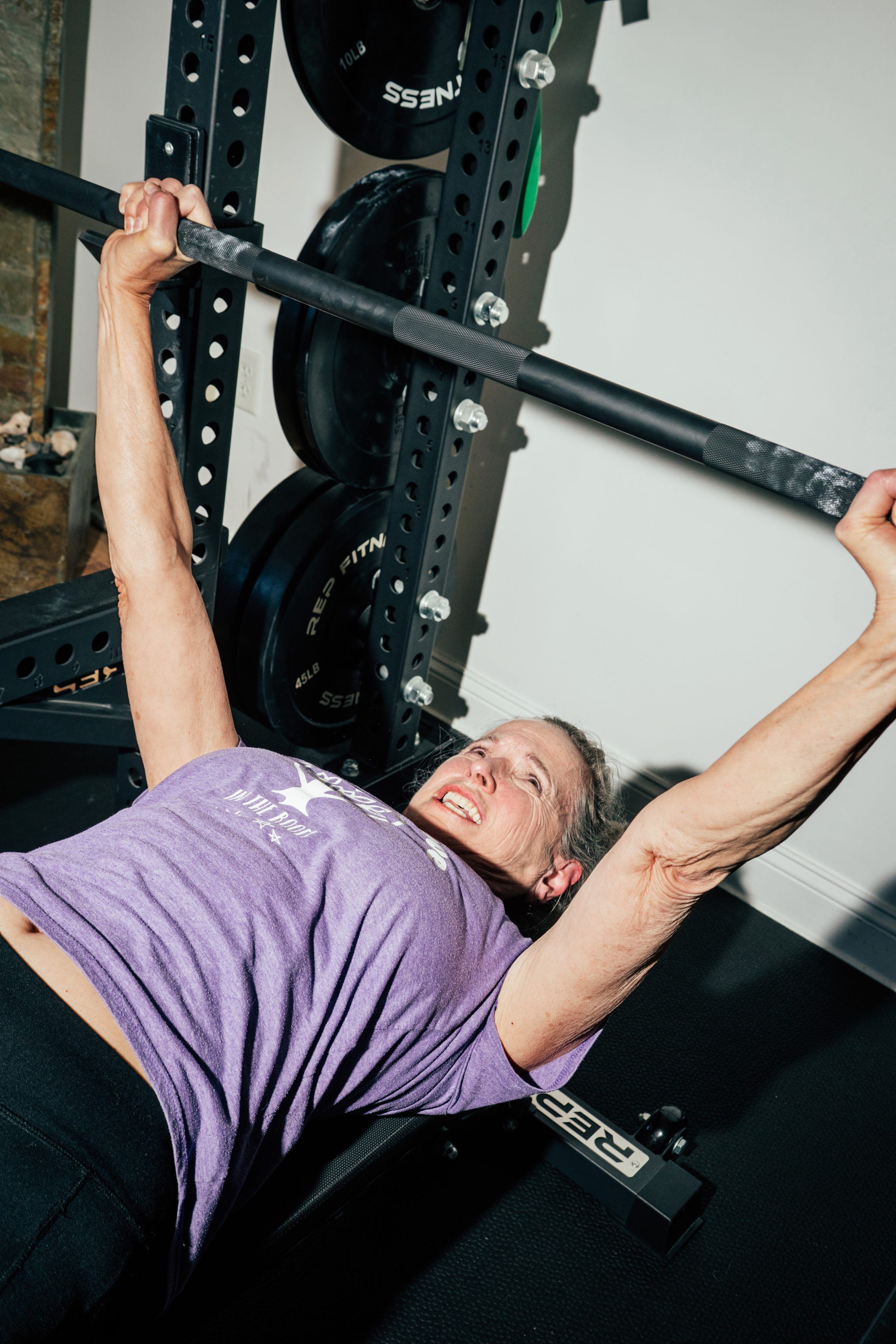 peggo horstmann hodes lifting a barbell.