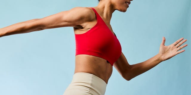 https://hips.hearstapps.com/hmg-prod/images/whm250105-digital-ecomm-besthighimpactsportsbras-spanx-8052-68485a0f1d20b.jpg?crop=1.00xw:1.00xh;0,0&resize=640:*