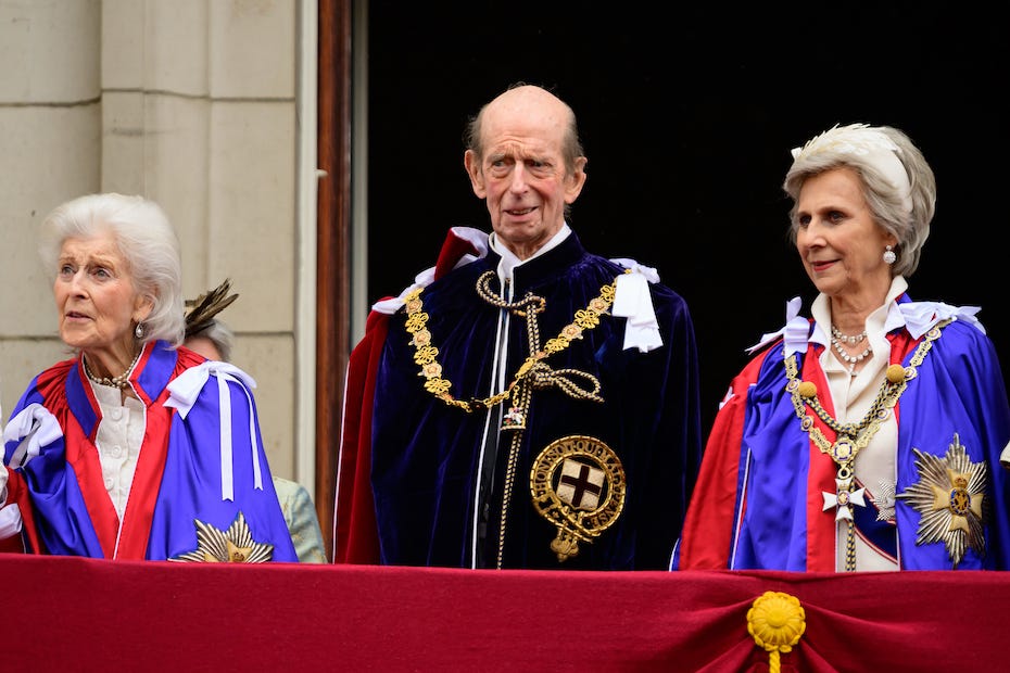 Who are the royals in the official coronation portrait?