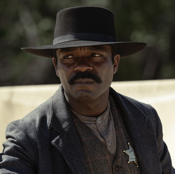 https://hips.hearstapps.com/hmg-prod/images/who-is-david-oyelowo-lawmen-bass-reeves-654501491ee01.png?crop=0.519xw:1.00xh;0.234xw,0&resize=360:*