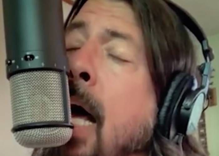 who is everyone in the 'times like these' stay home live lounge cover   dave grohl
