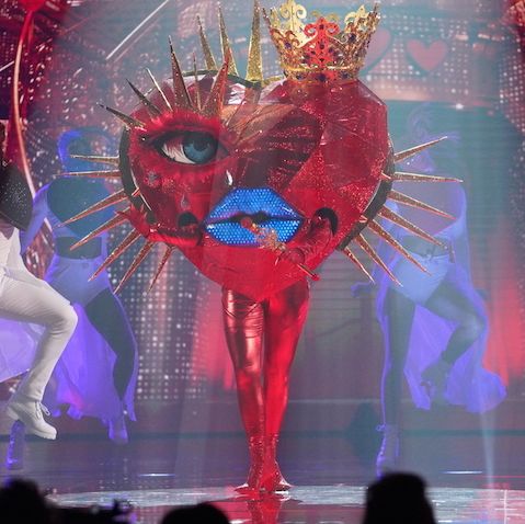who is queen of hearts on 
the masked singer  queen of hearst revealed, spoilers and season 6 clues