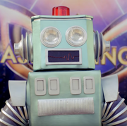 who is the robot the masked singer