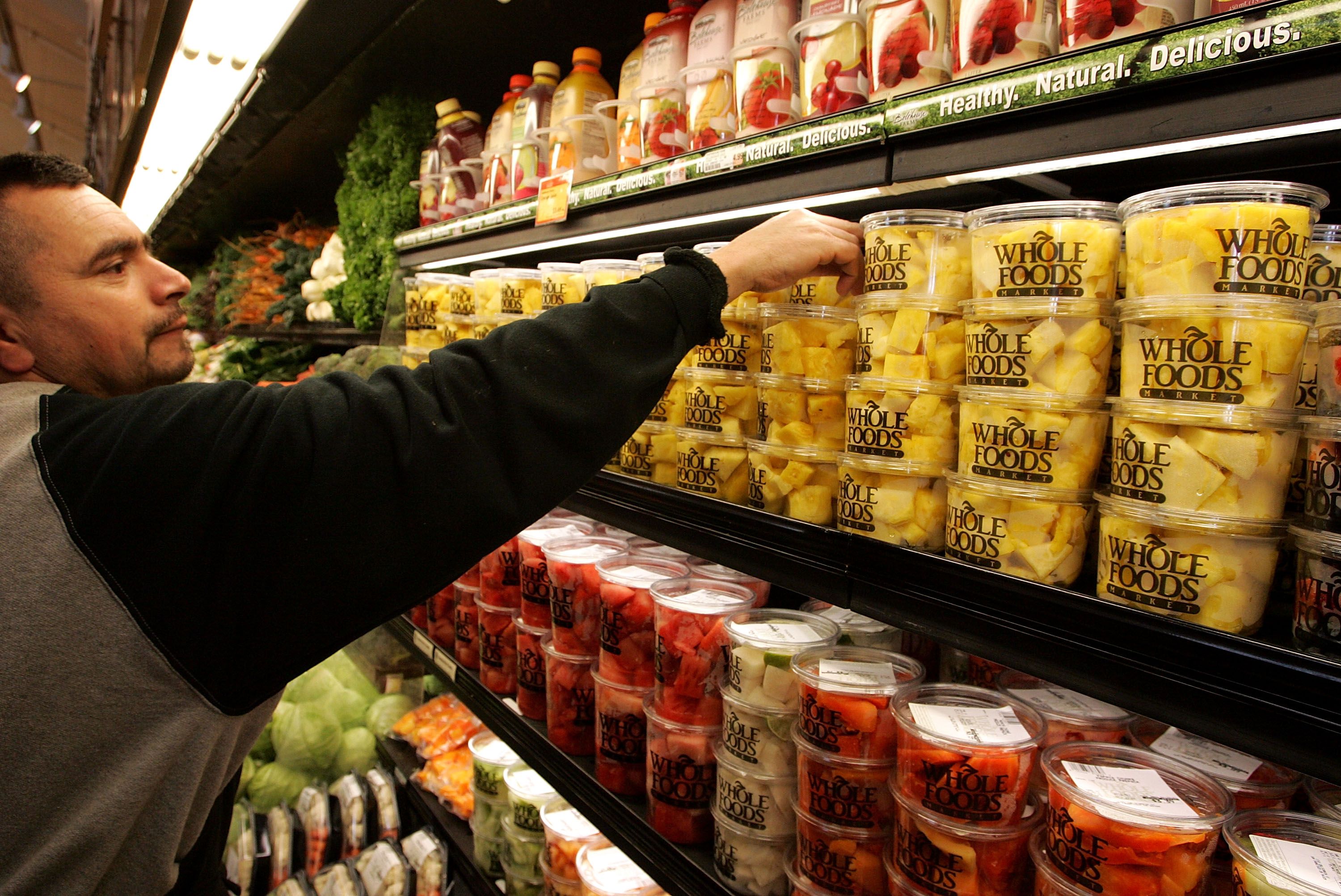 https://hips.hearstapps.com/hmg-prod/images/whole-foods-employee-cesar-martinez-arranges-shelves-of-news-photo-73393208-1539896914.jpg