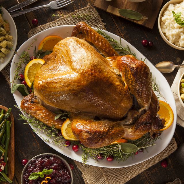 毎年11月の第4木曜日は、アメリカで最も重要な祝日の一つ、“サンクスギビング・デー”こと「感謝祭」。感謝祭の料理には、家庭によってマカロニ＆チーズなどがありますが、なんといっても七面鳥（ターキー）のイメージが強いのでは？ 感謝祭を前に、七面鳥を食べる本当の理由や歴史、食卓に並び始めた当初のレシピなどをご紹介。