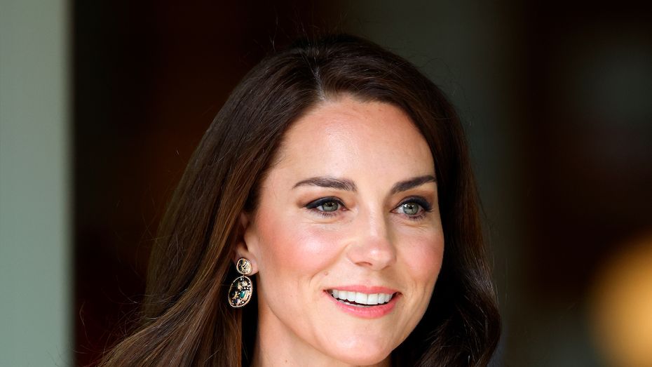 Why Kate Middleton isn't allowed to sign her autograph for fans