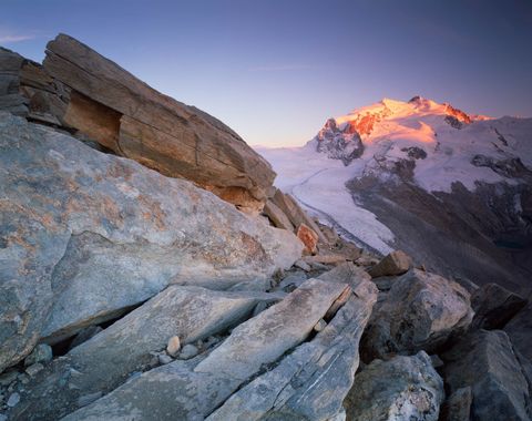 MATTERHORNGLETSJER ZWITSERLAND De Matterhorngletsjer die in de Walliser Alpen ligt heeft een basis van zon 25 kilometer breed