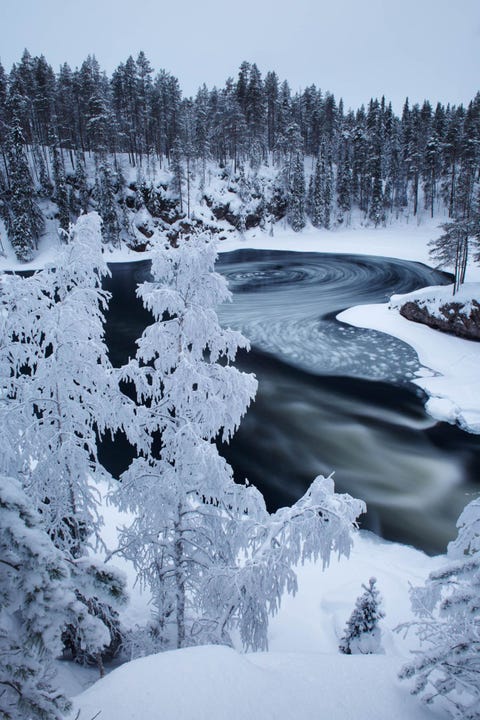 NATIONAAL PARK OULANKA FINLAND Het landschap van nationaal park Oulanka bestaat uit dennenbossen riviervalleien met zandbanken en stroomversnellingen