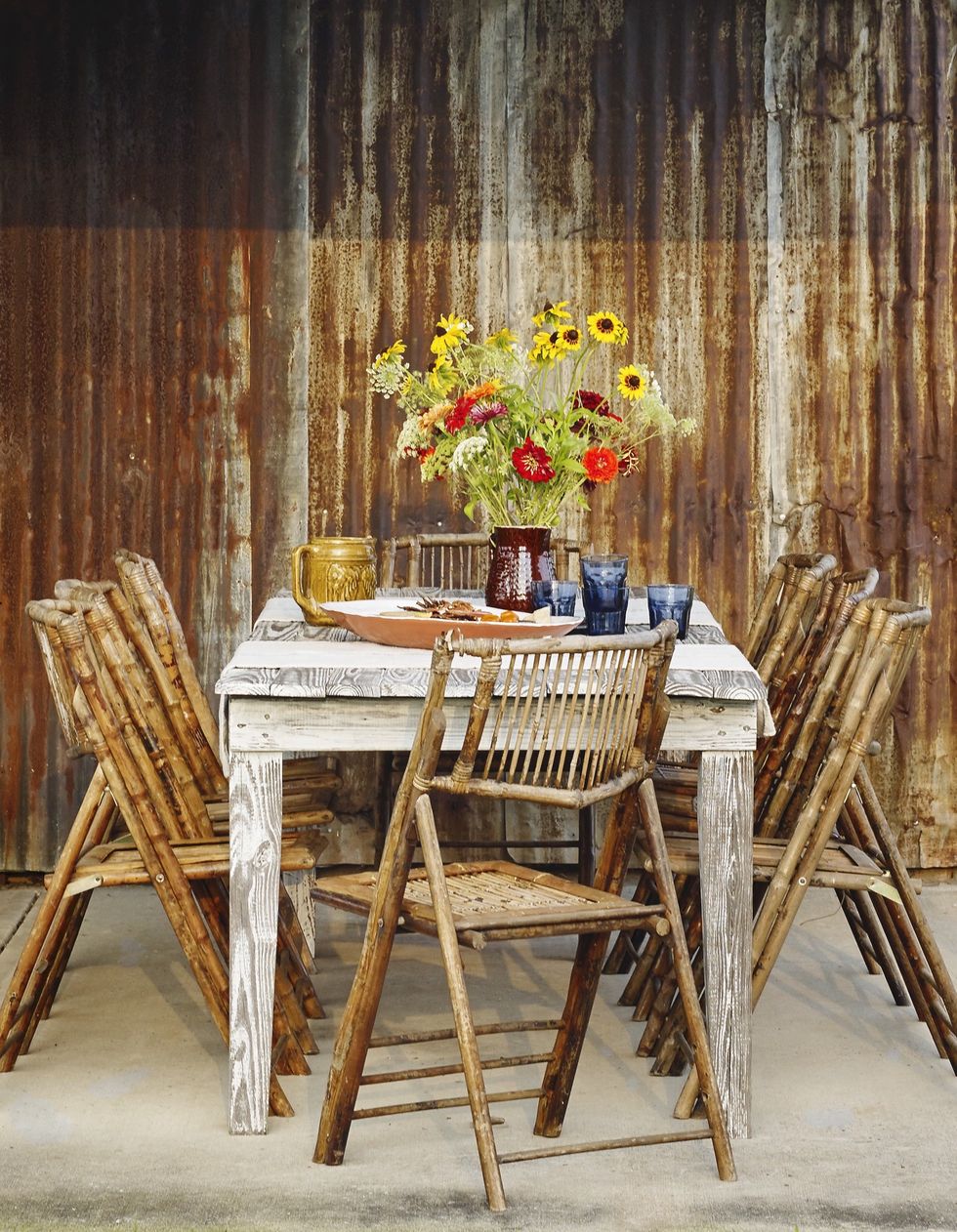 wildflowers on a rustic wood table diy flower arrangements ideas