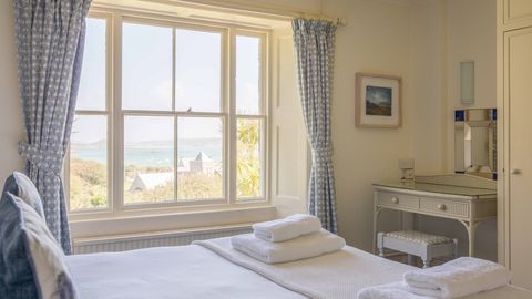 william and kate vacation house bedroom scilly
