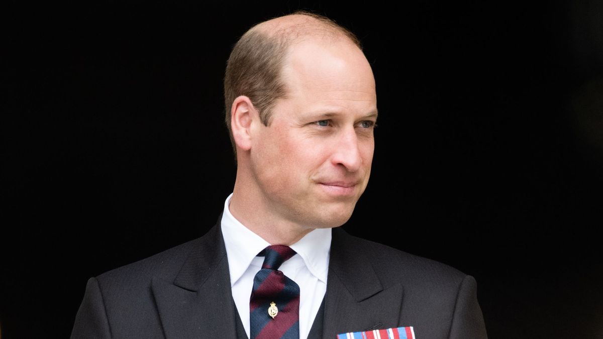 preview for William e Harry con il principe Carlo ai funerali di Lady Diana
