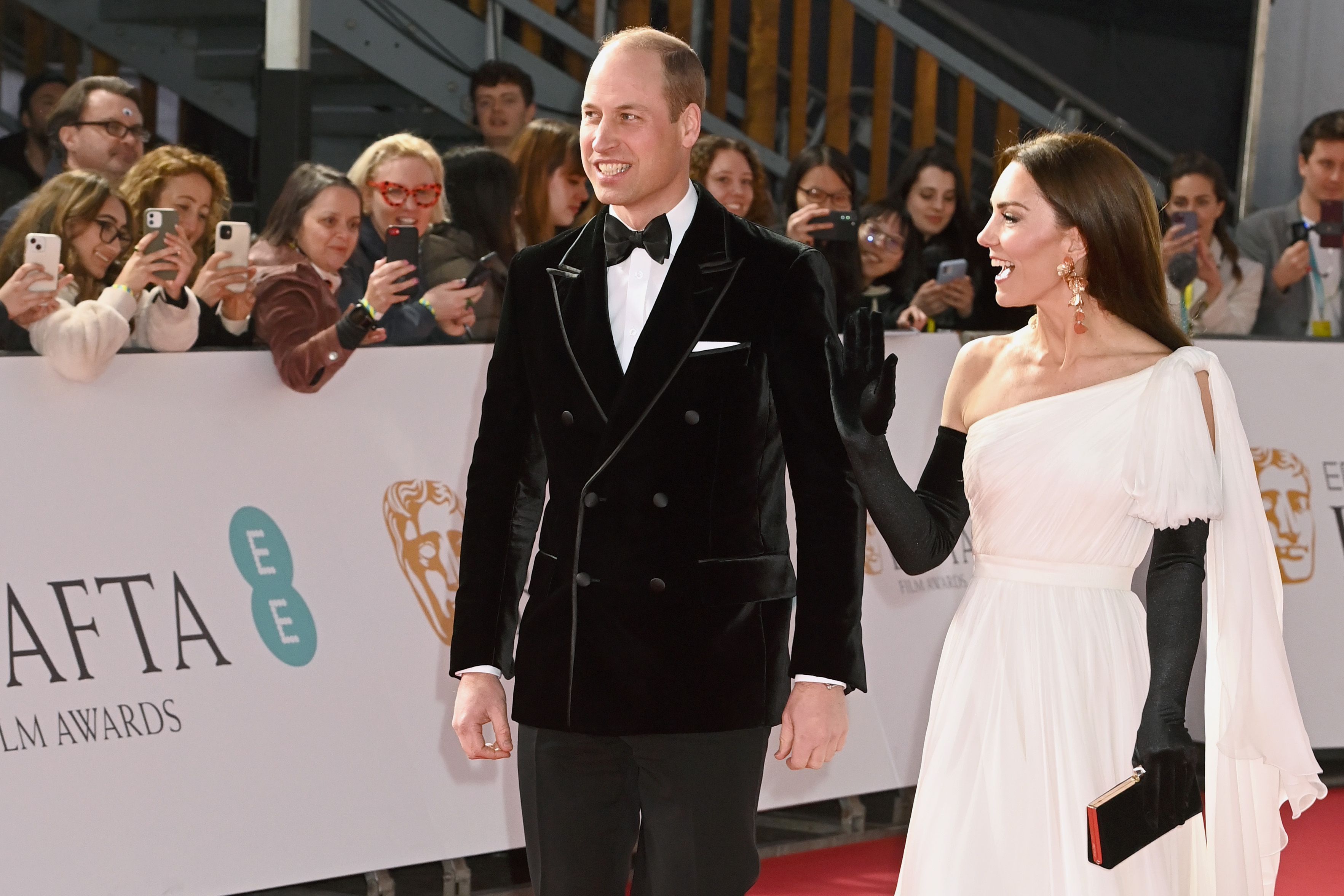 BAFTAS 2023: Ana de Armas dons blush Louis Vuitton gown