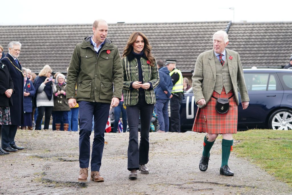 キャサリン妃、バーバリーの新ジャケットでスコットランド訪問！