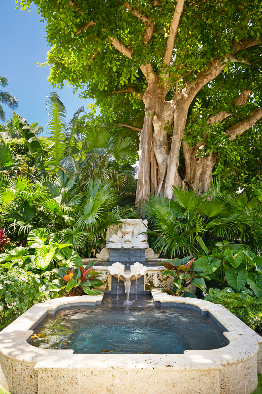 24 Best Outdoor Fountains – Luxury Garden Fountain Ideas