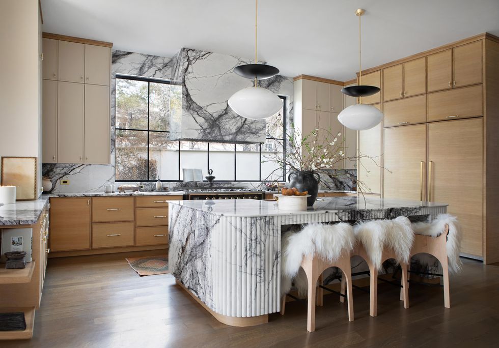 white marble kitchen by urbanology design