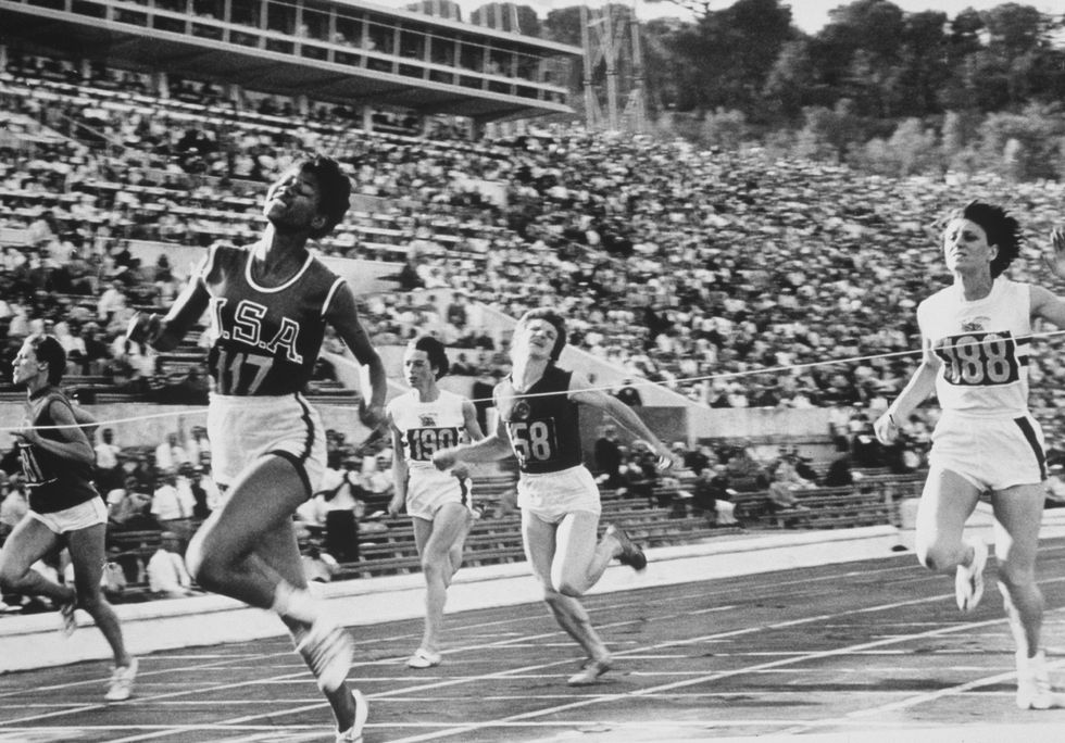 ﻿wilma rudolph en su victoria en los 100m lisos de roma 1960