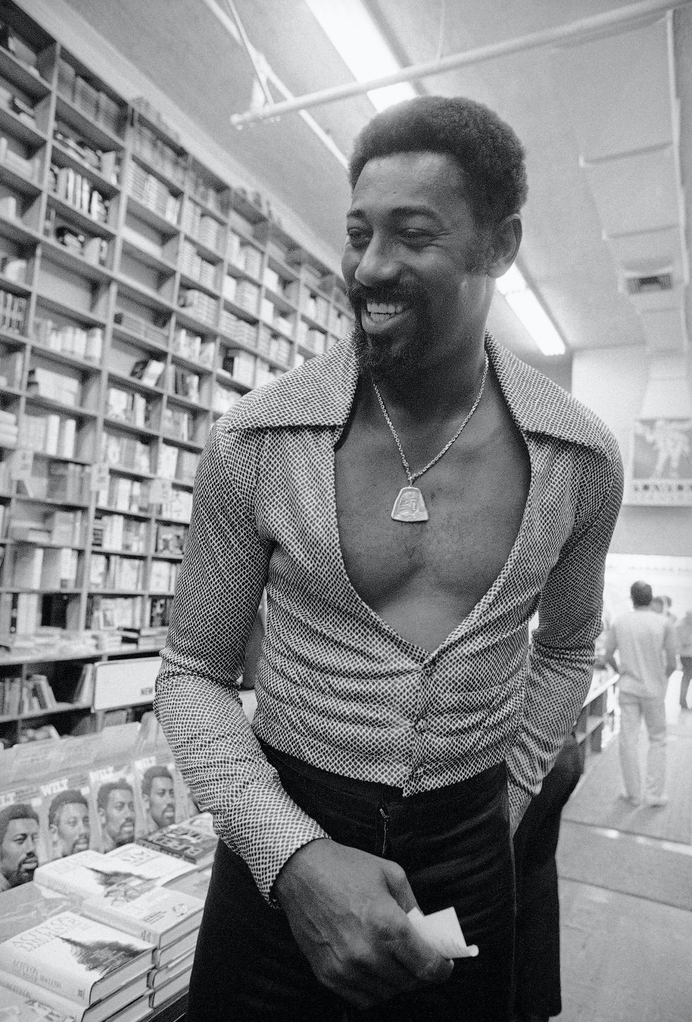 wilt chamberlain during a visit, tuesday, sept 18, 1973 in los angeles to a hollywood bookstore where his autobiography is on display, says he's talking with the san diego conquistadors of the american basketball association about a job as coach and player but refused to confirm or deny a story that he's on the verge of jumping from the los angeles lakers of the nba ap photowally fong
