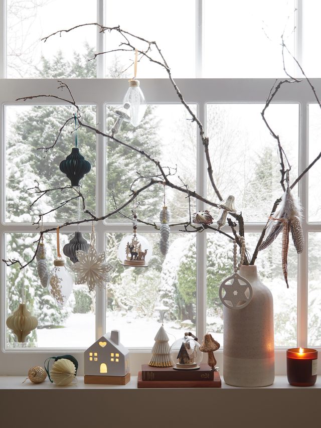 9 Christmas Window Display Ideas — Christmas Window Decor