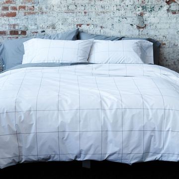 Bedding, Bed sheet, Duvet cover, Bed frame, Textile, Bed, Furniture, Duvet, Bedroom, Pillow, 