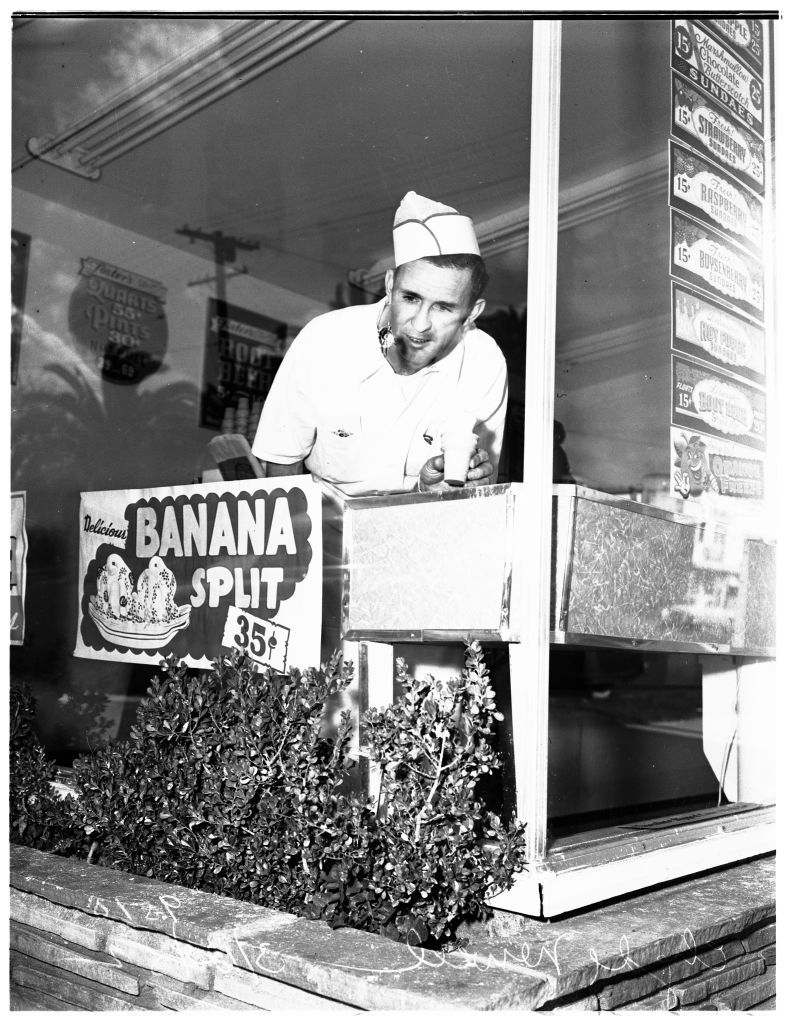 30 Vintage Photos of Ice Cream Parlors - Vintage Soda Fountain
