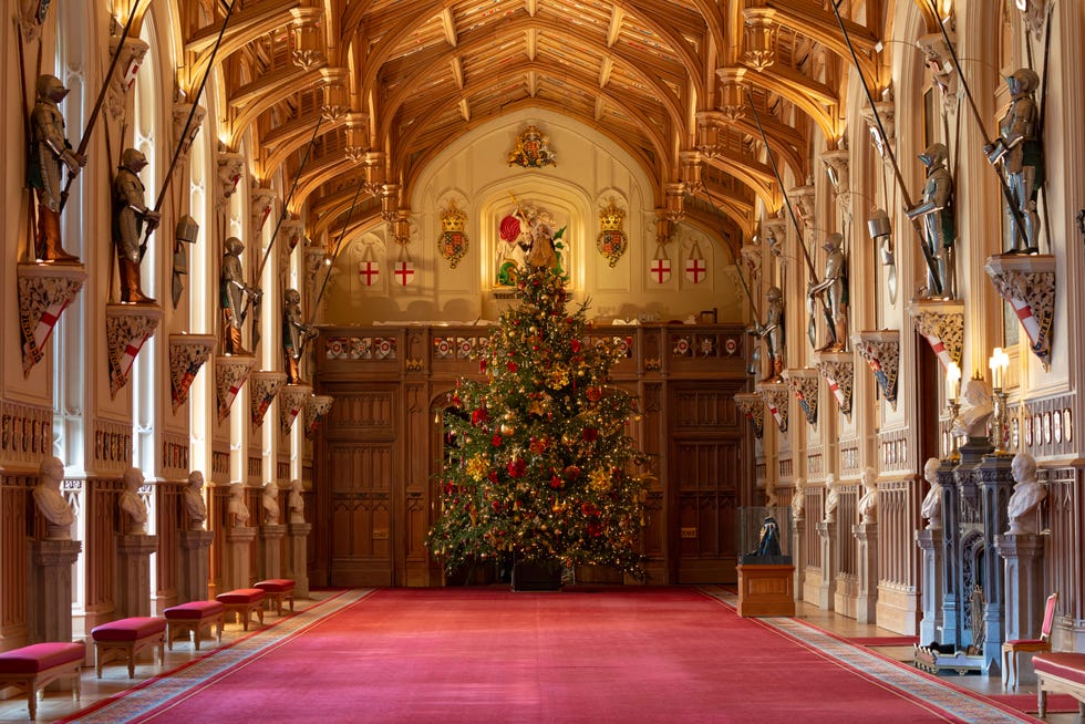 Windsor Castle Unveils Its 2021 Christmas Decorations