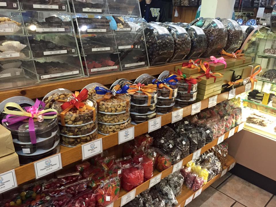 Product, Whole food, Grocery store, Convenience store, Food, Convenience food, Marketplace, Supermarket, Bazaar, Superfood, 