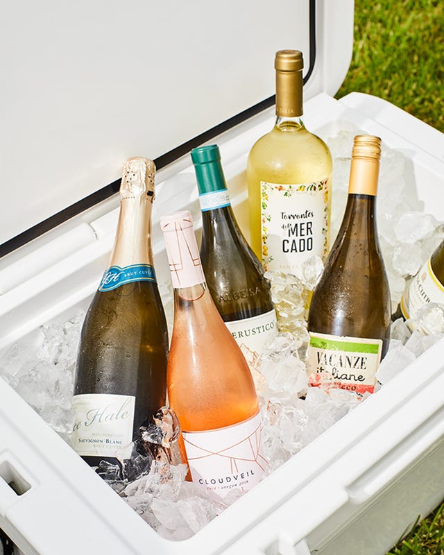 Glass bottle, Bottle, Drink, Wine bottle, Alcoholic beverage, Alcohol, Champagne, Wine, Liqueur, Room, 
