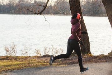 Water, Running, Jogging, Outdoor recreation, Recreation, Winter, Tree, Morning, Exercise, Grass, 