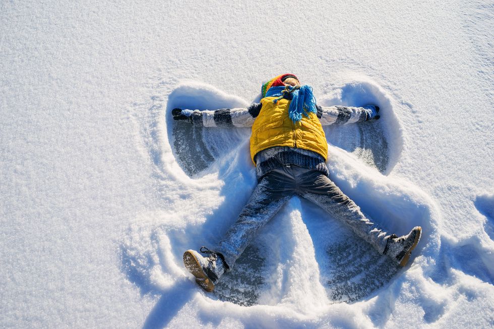 a person lying in the snow