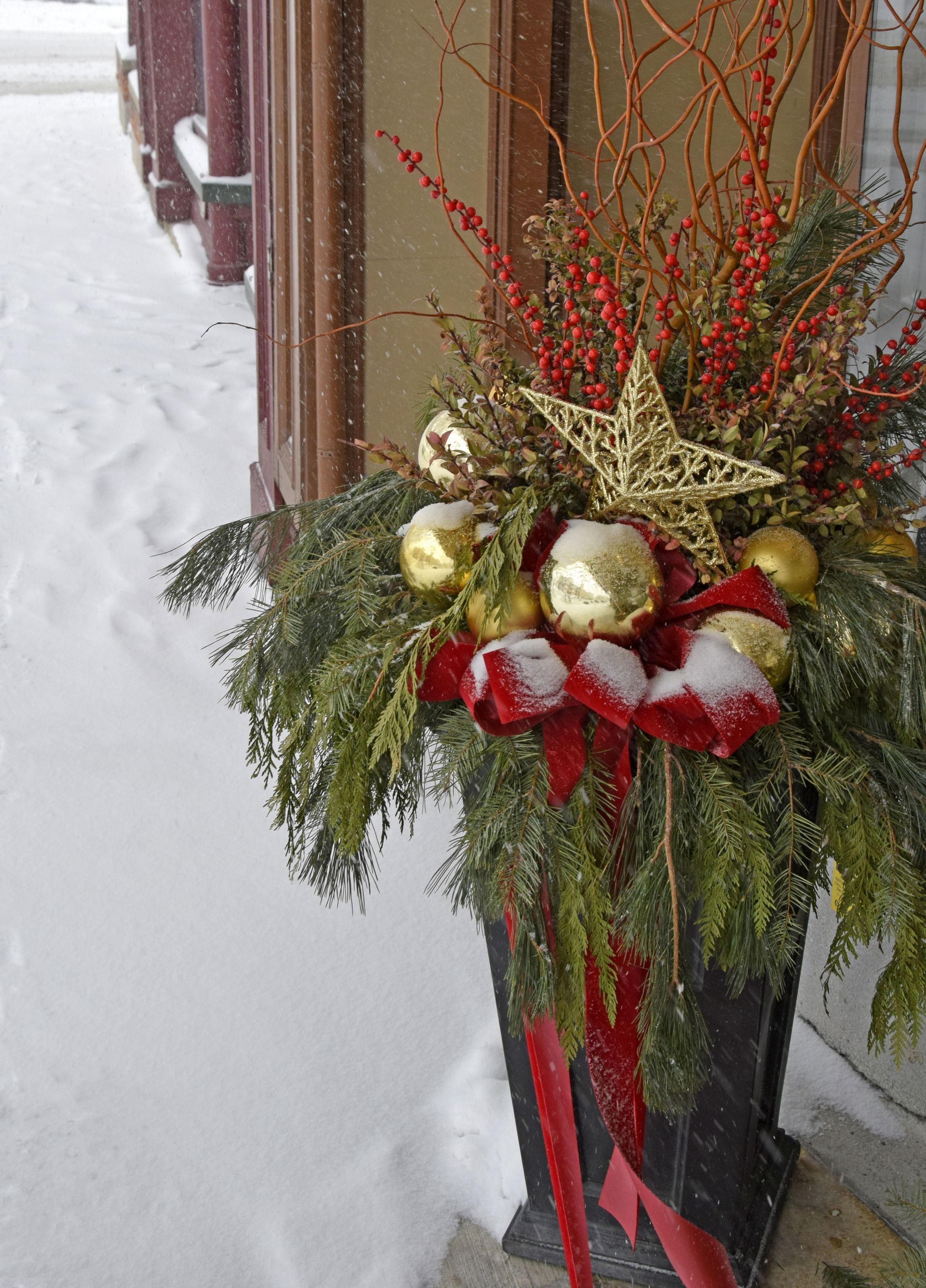 Outdoor christmas on sale flower arrangements