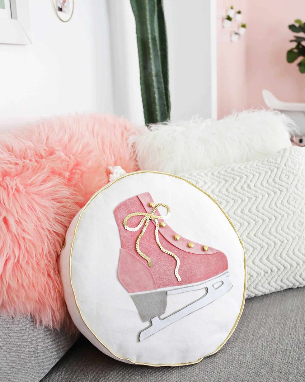 winter crafts ice skate pillow