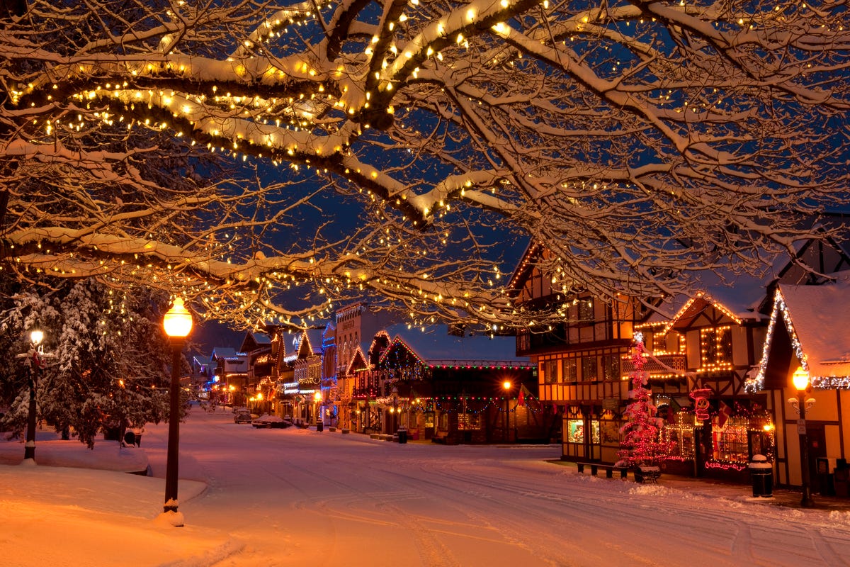 Новогодний вид. Leavenworth Washington зима. Зима в городе. Новогодний город. Новогодняя улица.