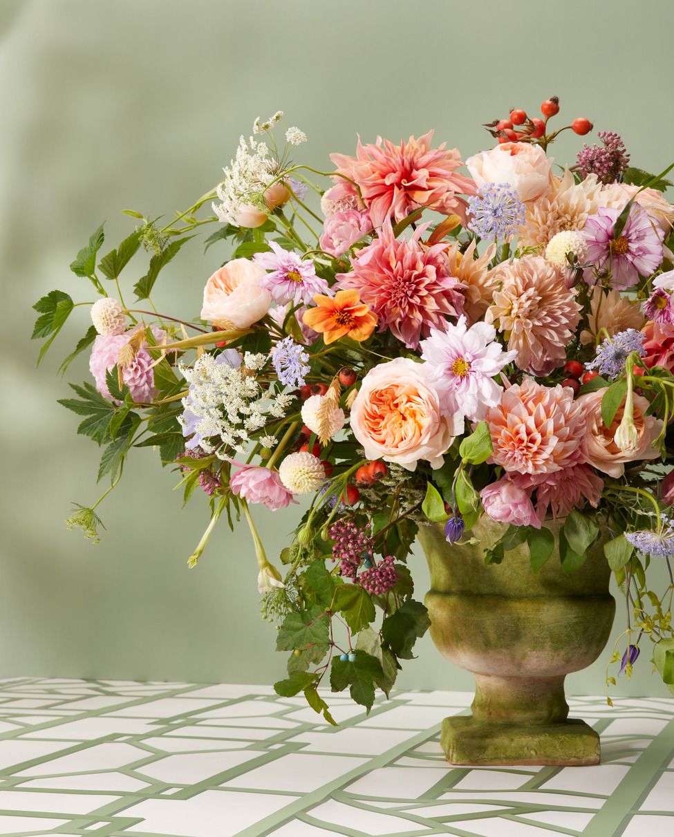 33 Elegant Winter Floral Arrangements - Winter Flowers
