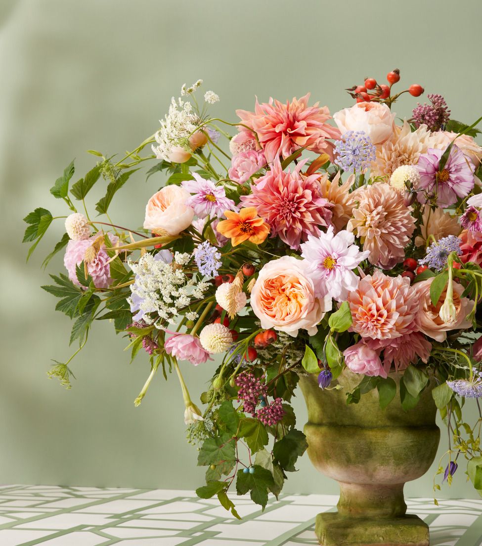 33 Elegant Winter Floral Arrangements - Winter Flowers