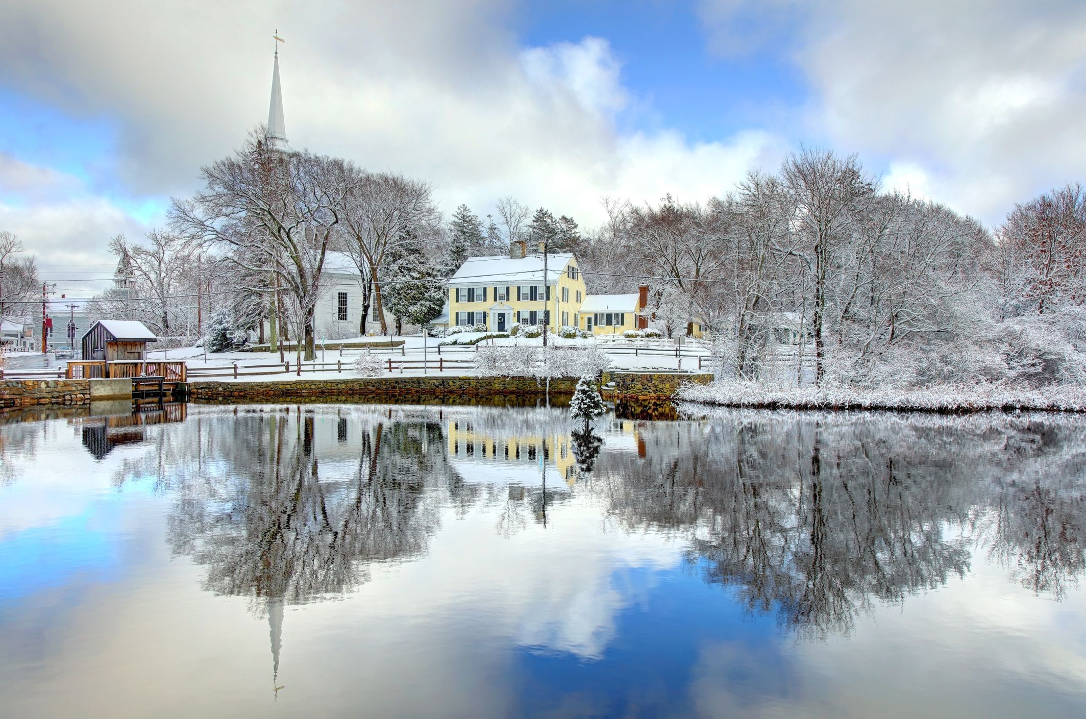 40 of the Prettiest American Towns to Visit During the Winter