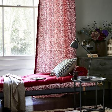 living room in winter with daybed in front of window, room decorated in raspberry, mulberry and blackcurrant shades