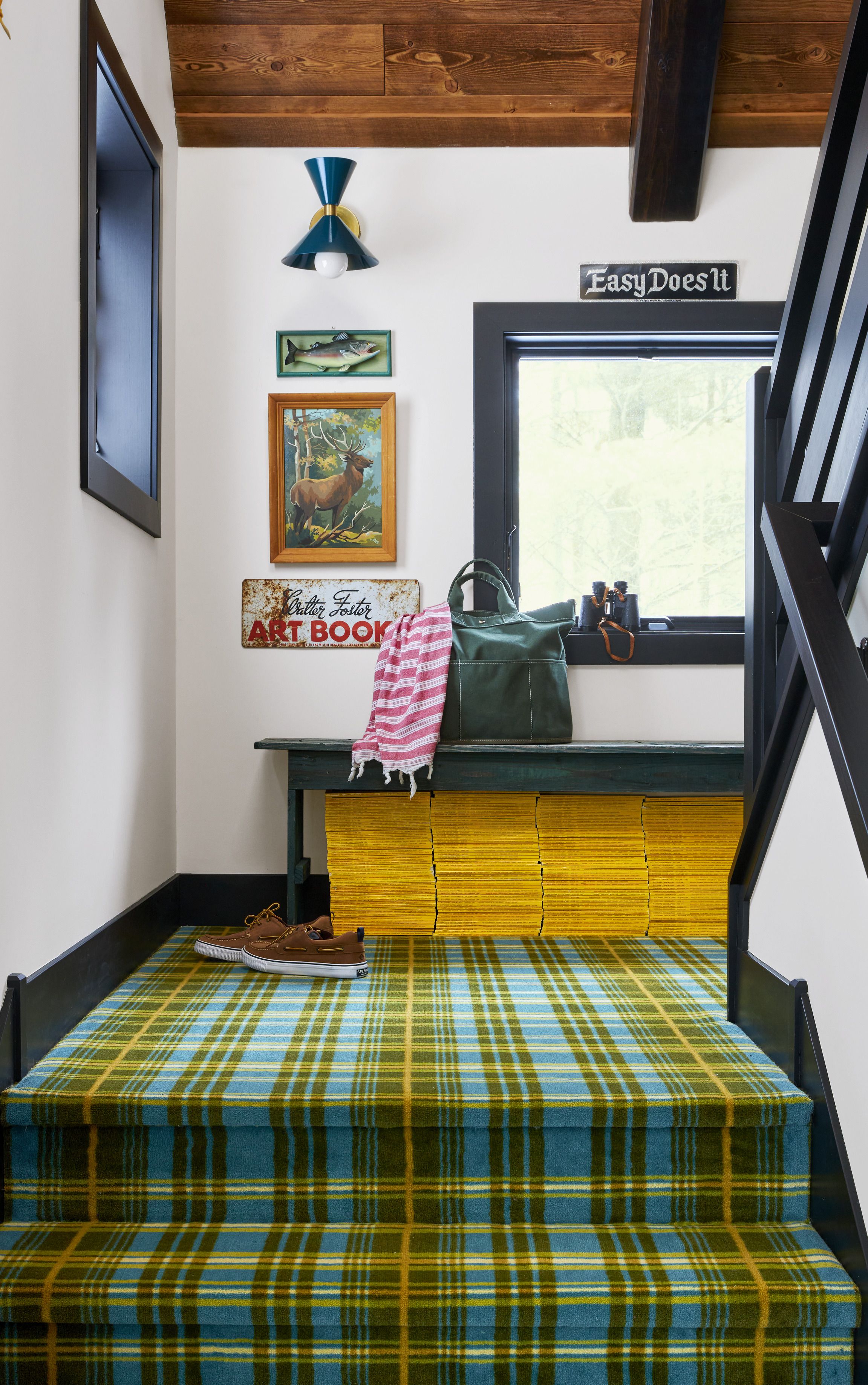 https://hips.hearstapps.com/hmg-prod/images/wisconsin-summer-cabin-stair-landing-644c1470d558e.jpg