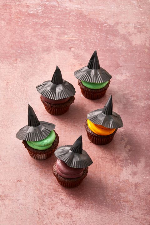 chocolate halloween cupcakes with witch hats on top