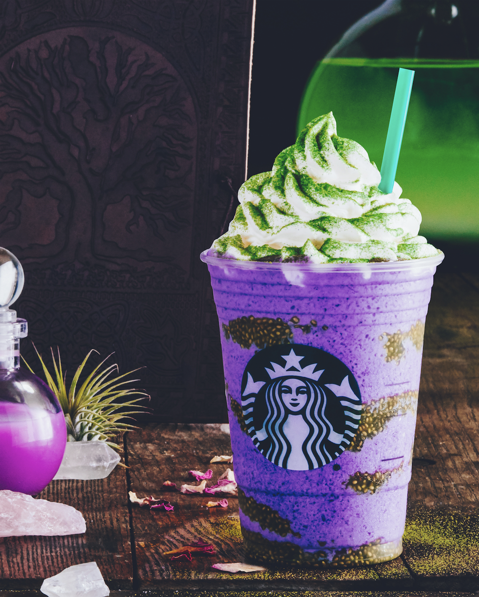 https://hips.hearstapps.com/hmg-prod/images/witch-s-brew-starbucks-1540401013.png?crop=1xw:1xh;center,top&resize=980:*