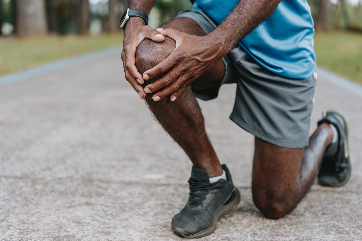 Knee Pain While Running: 4 Types of Knee Pain and Common Causes