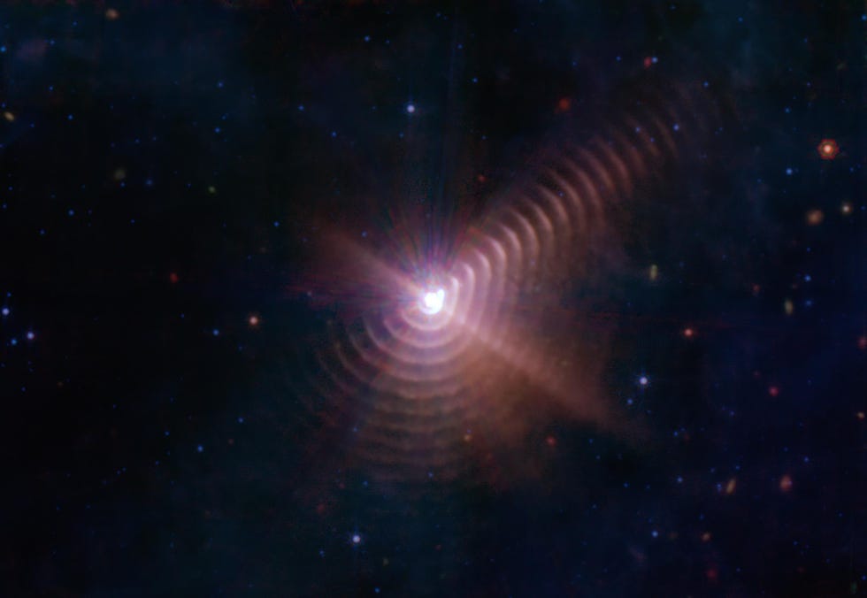 an image of a wolf rayet star with dust rings