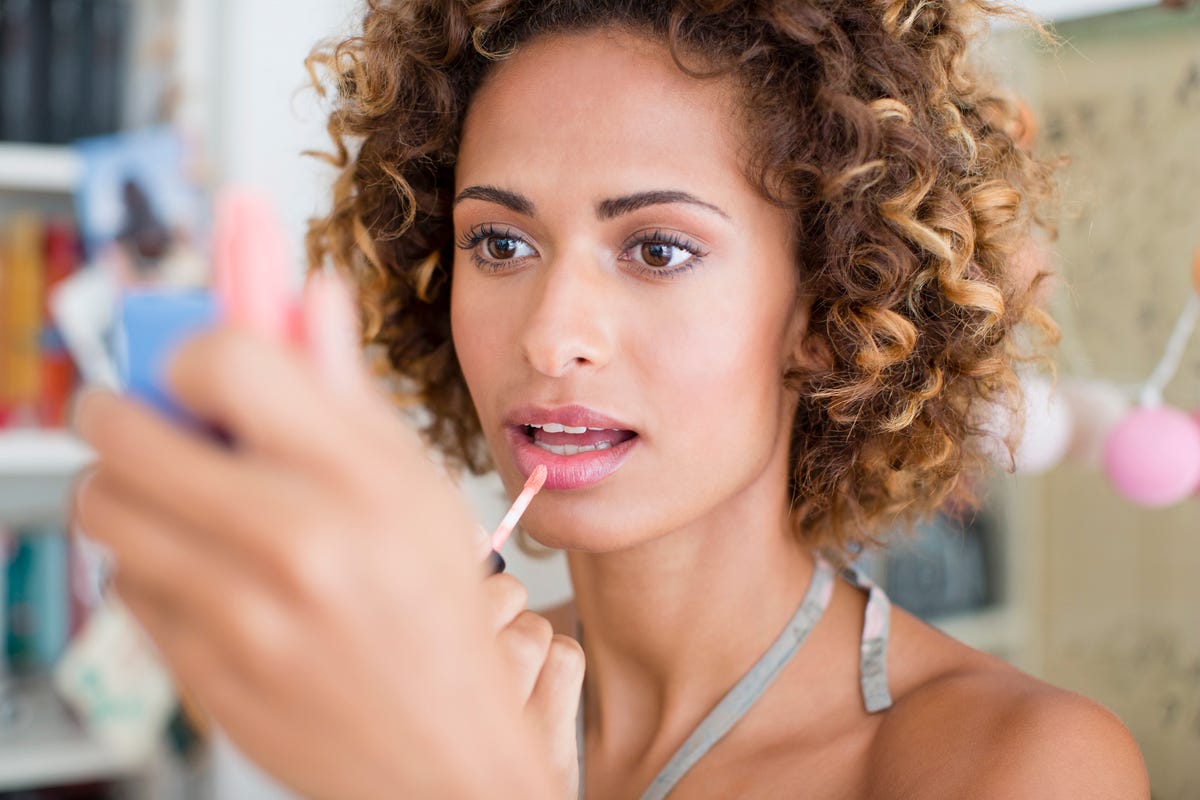 15 Best Lip Oils For Hydrating Dry Lips, Per A Makeup Artist 2024